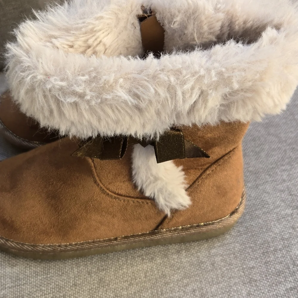 Khombu Bunny Girls' Faux Suede Chestnut Winter Boots with Faux Fur Cuff